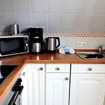 Neuerbautes Haus Im Friesenstil. Moderne 2-Zimmer-Appartements Mit Balkon Fuer Bis Zu 4 Personen