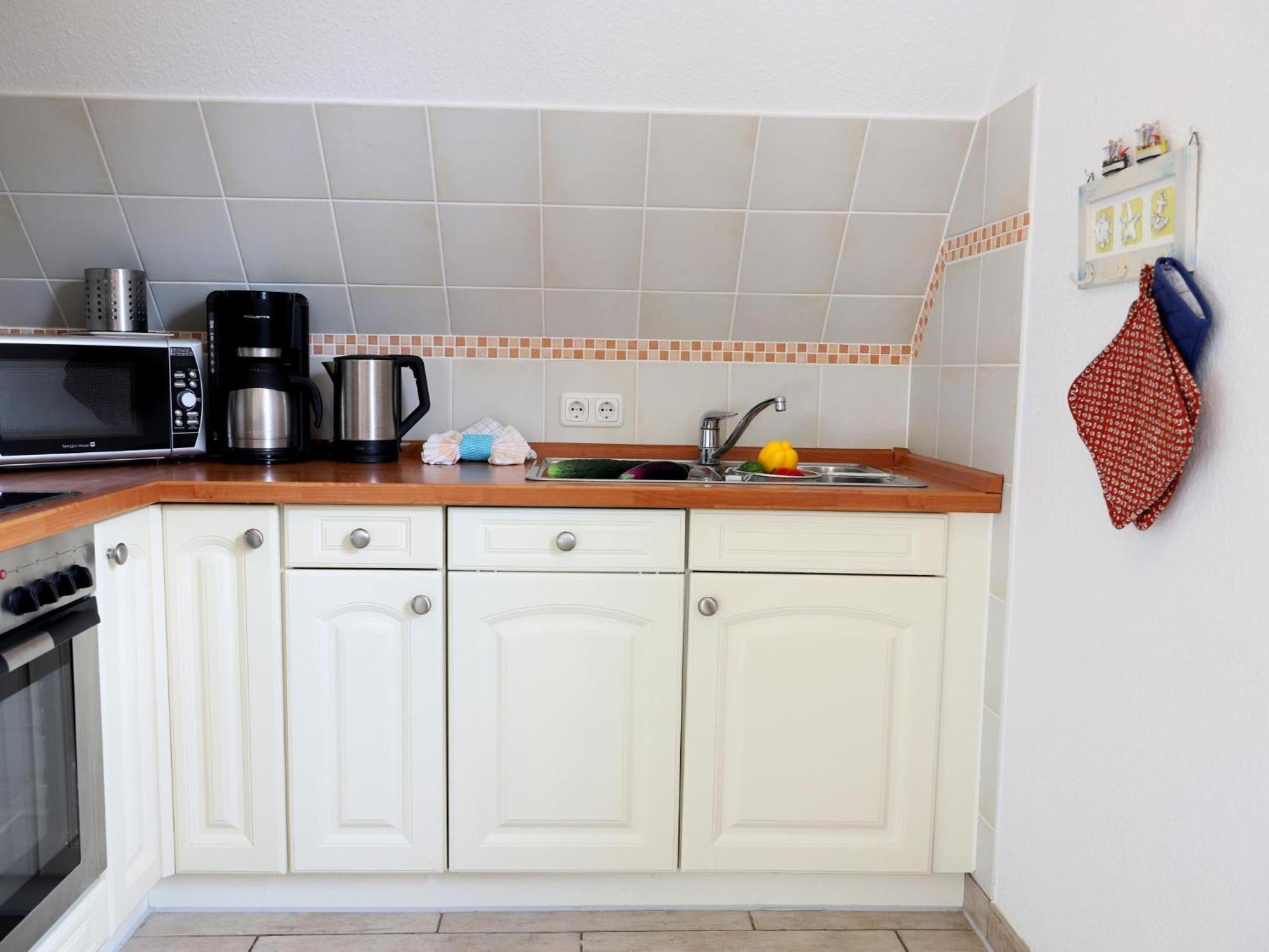 Neuerbautes Haus Im Friesenstil. Moderne 2-zimmer-appartements Mit Balkon Fuer Bis Zu 4 Personen Apartment