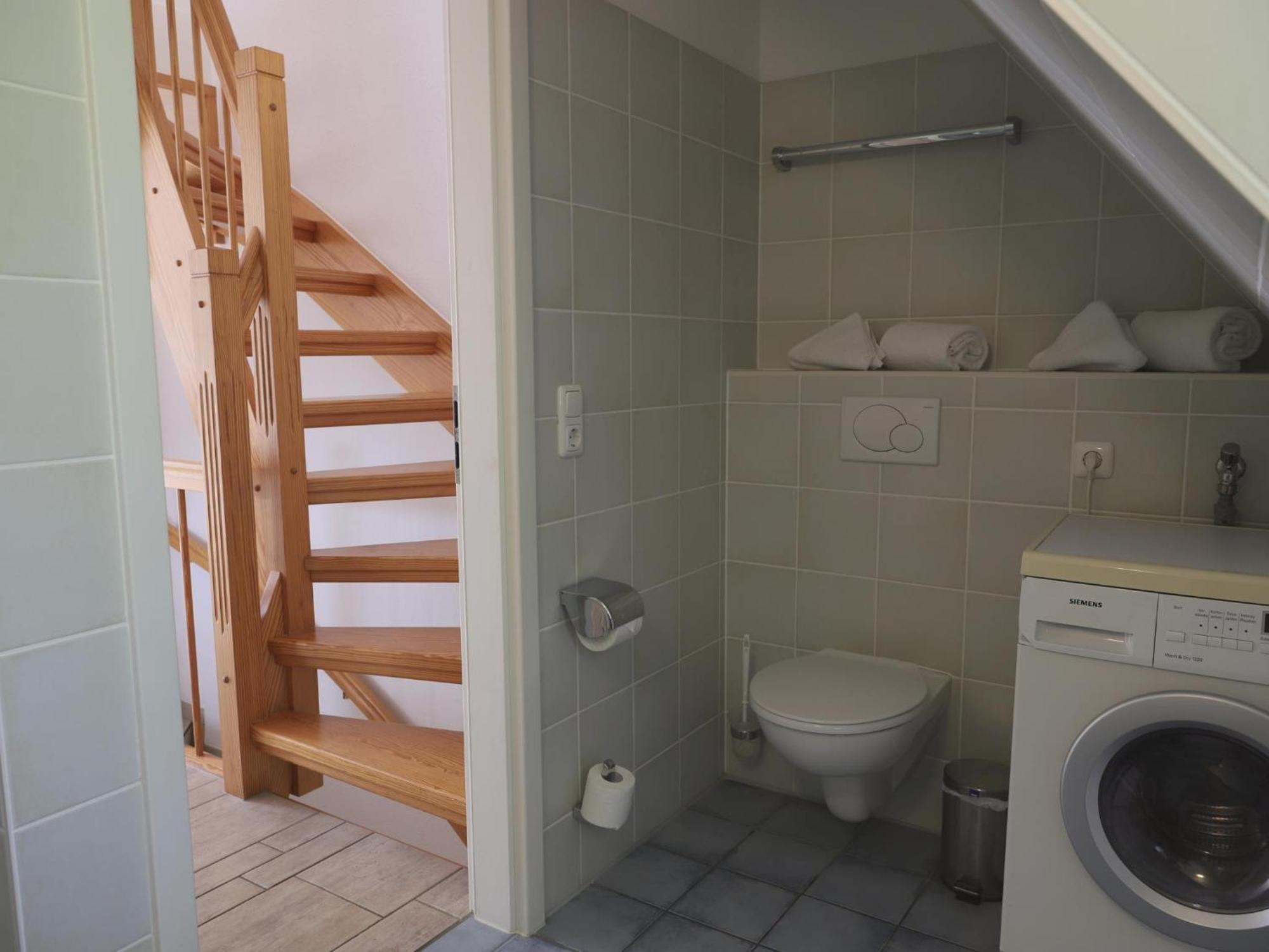 Neuerbautes Haus Im Friesenstil. Moderne 2-zimmer-appartements Mit Balkon Fuer Bis Zu 4 Personen