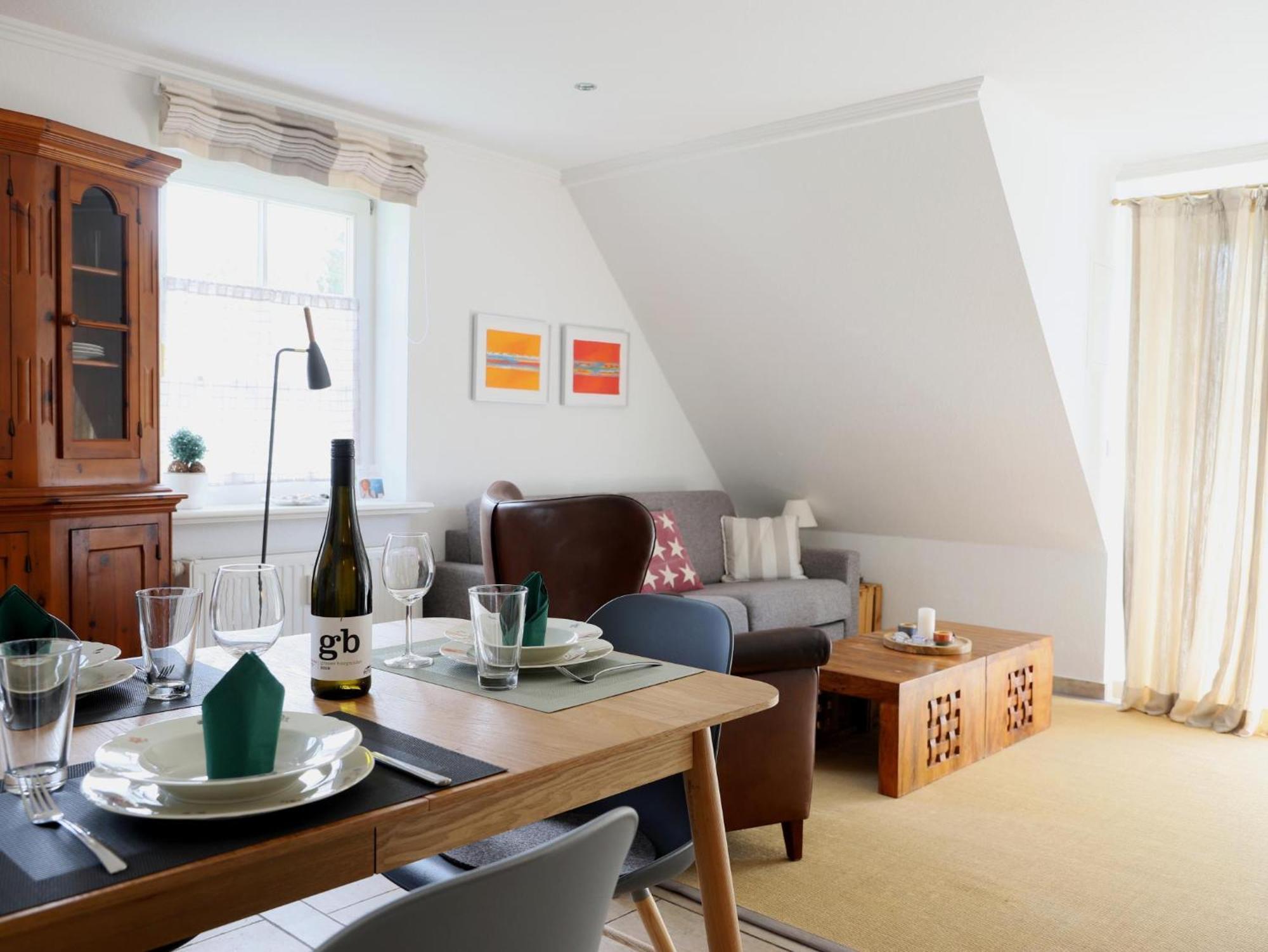 Neuerbautes Haus Im Friesenstil. Moderne 2-zimmer-appartements Mit Balkon Fuer Bis Zu 4 Personen * Wenningstedt-Braderup
