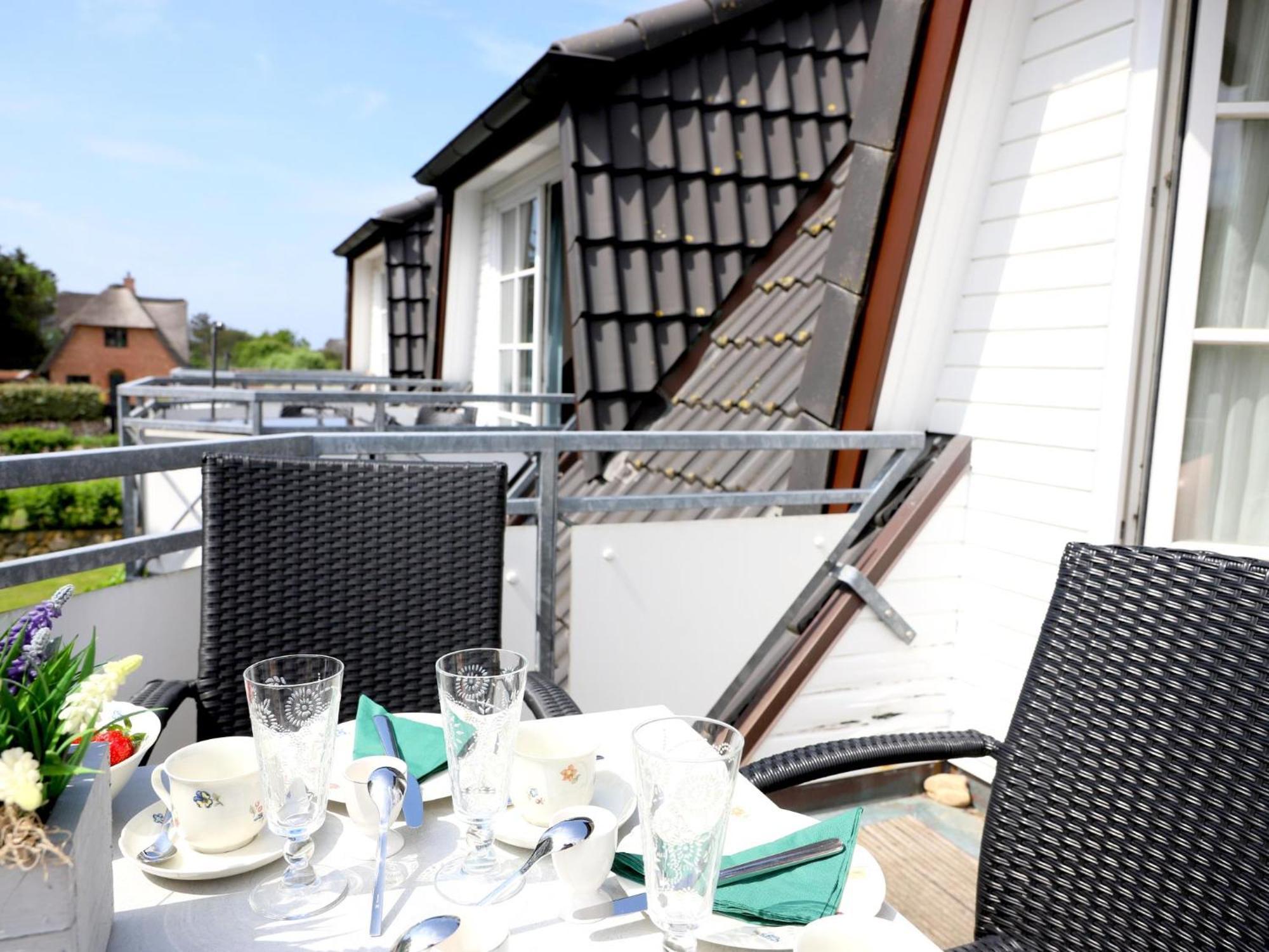Neuerbautes Haus Im Friesenstil. Moderne 2-zimmer-appartements Mit Balkon Fuer Bis Zu 4 Personen * Wenningstedt-Braderup